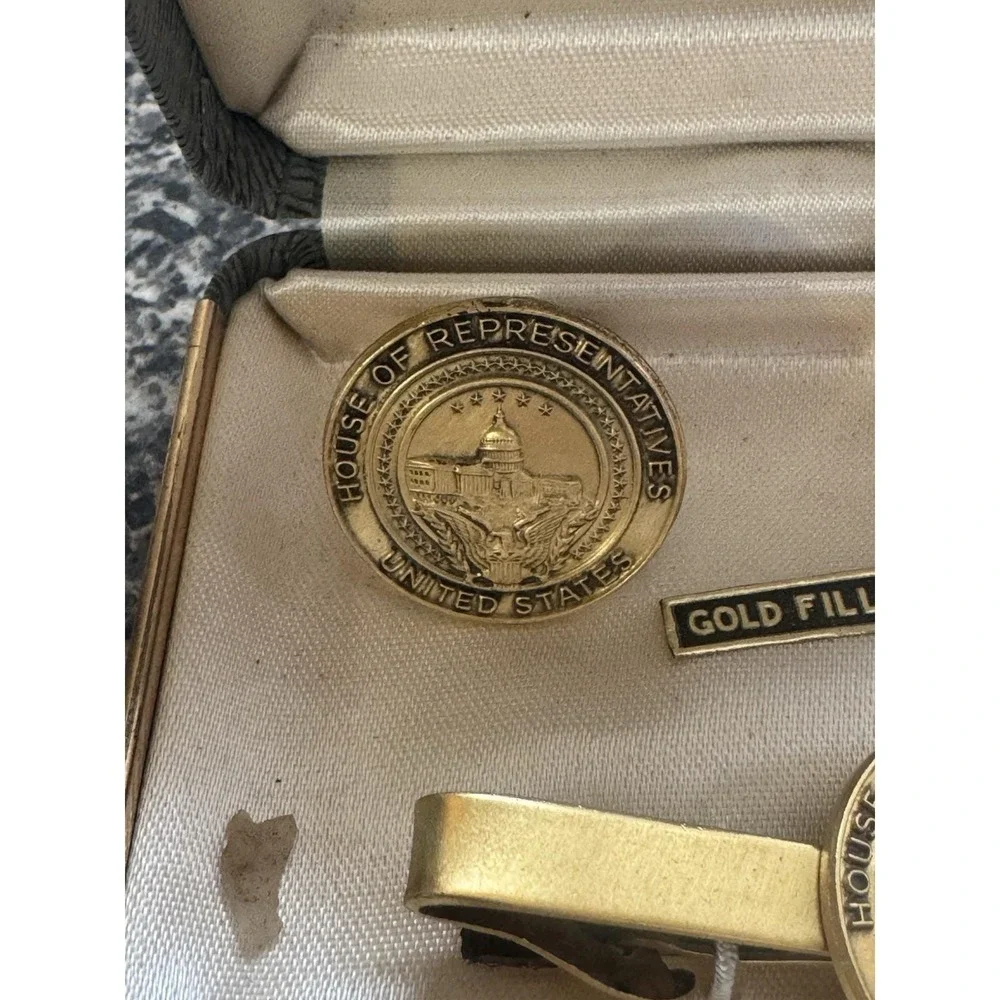 VINTAGE BOXED GOLD TONE HOUSE‎ OF REPRESENTATIVES 3 PC CUFFLINK SET BY ARTCRAFT